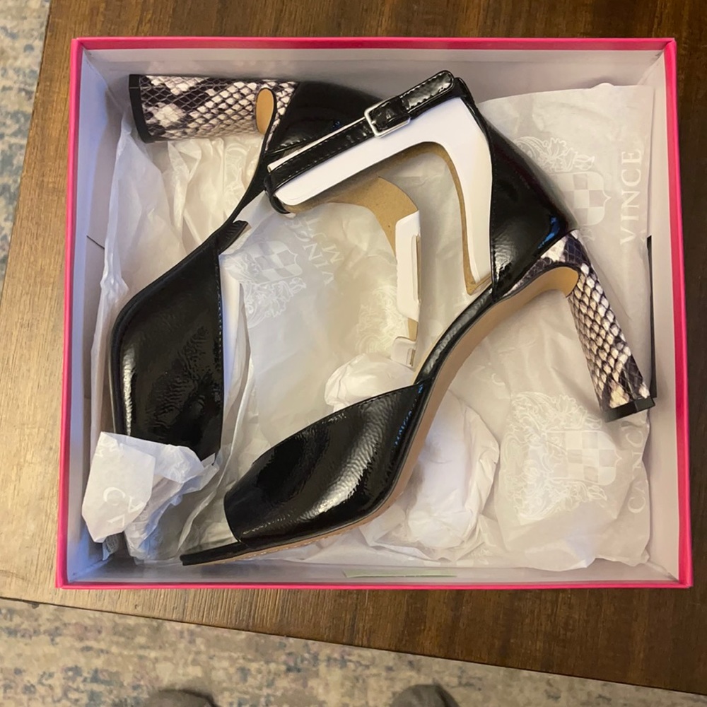 VINCE CAMUTO MADILIN ANKLE-STRAP SANDAL.